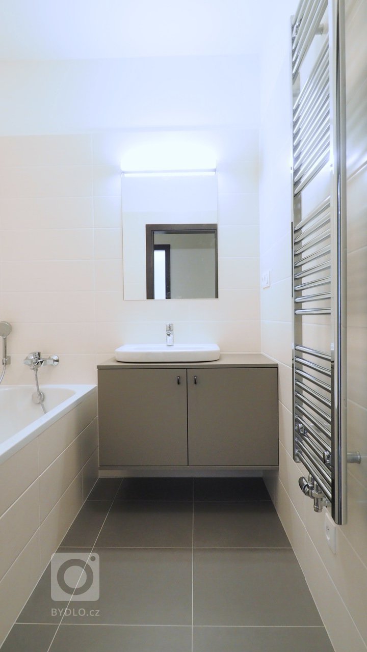 Home staging a zařízení bytu 2 +kk v novostavbě developerského projketu vestavným nábytkem, svítidly, stavební úpravy. Vše v duchu minimalismu.
