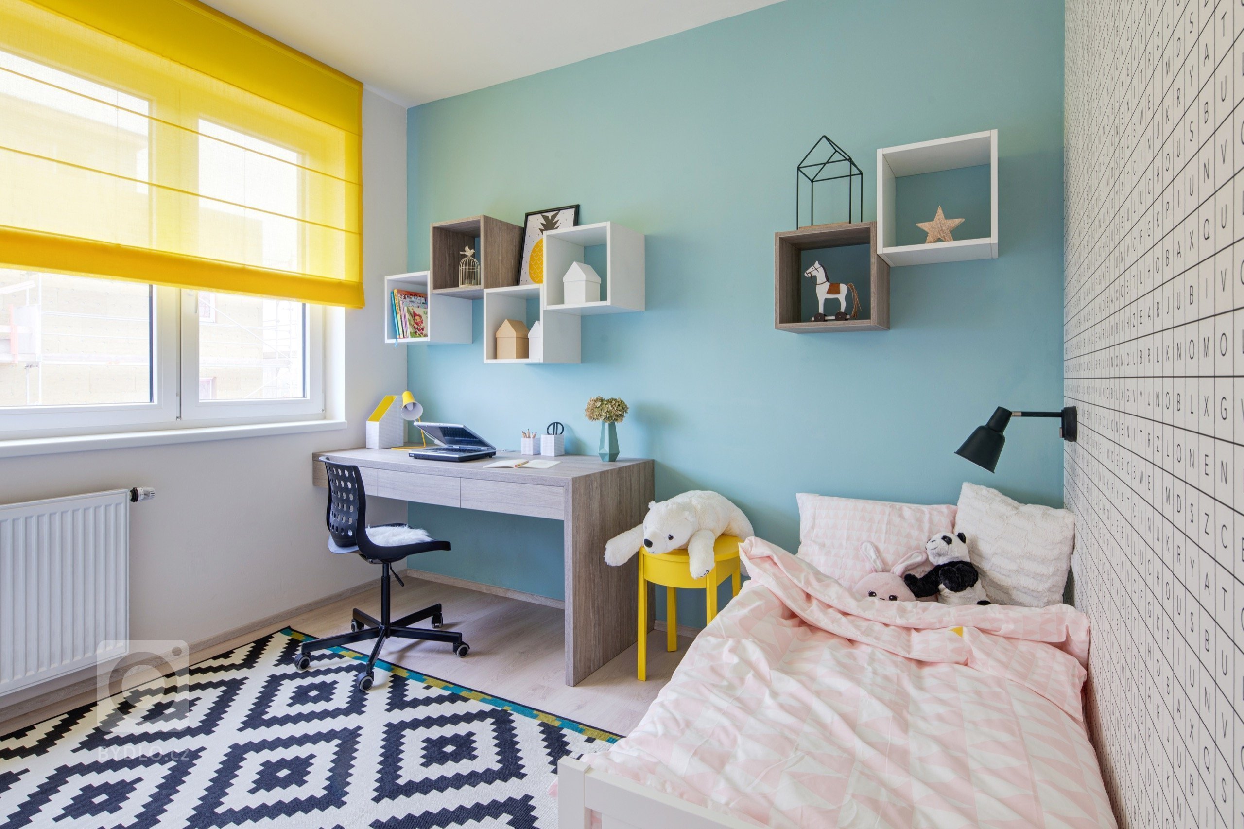 Jelikož se bytový komplex nachází mimo ruch velkoměsta, od začátku jsem chtěla, aby byt působil lehce, vzdušně, uvolněně a hlavně útulně, tak trochu ve smyslu…