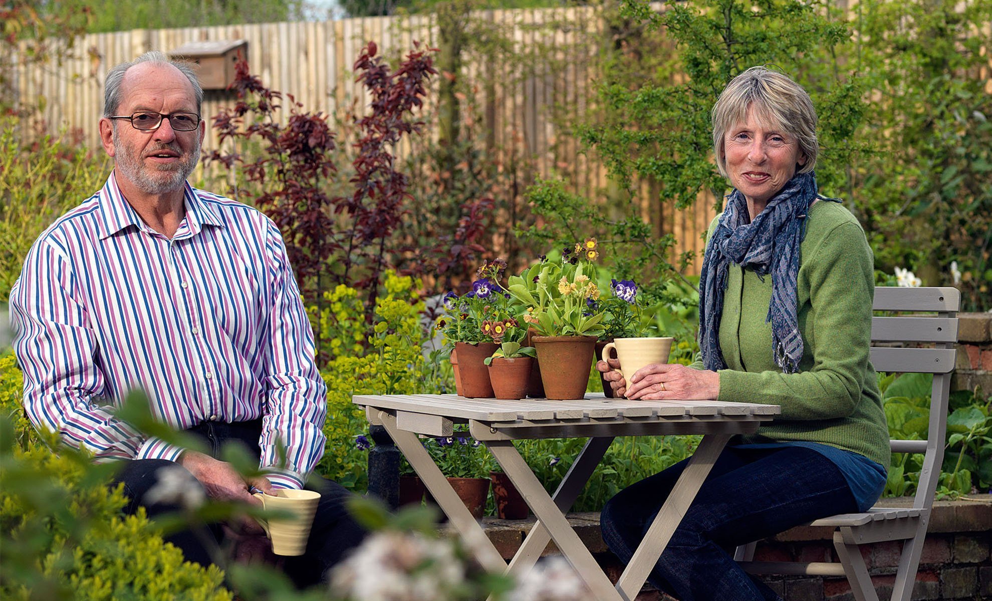Většinu roku tráví rodina na zahradě, a právě proto zde vytvořili tolik míst vybízejících k odpočinku.