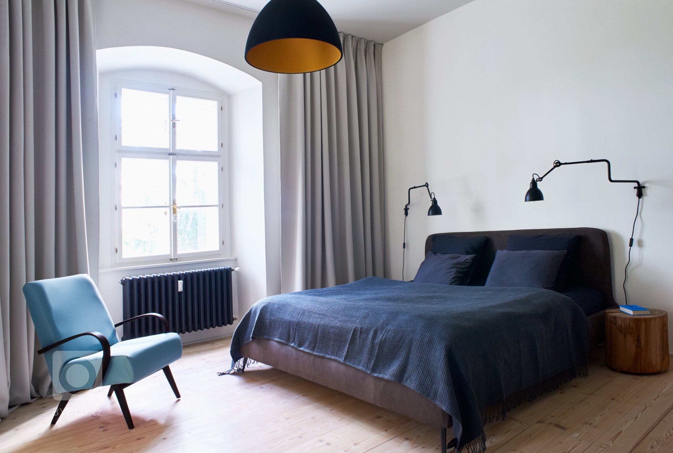 Byt se nachází v rezidenci Little Monastery, v objektu starého kláštera ze 17. století. Jeho současná dispozice je 4+kk. K dispozici jsou zde dvě koupelny,…