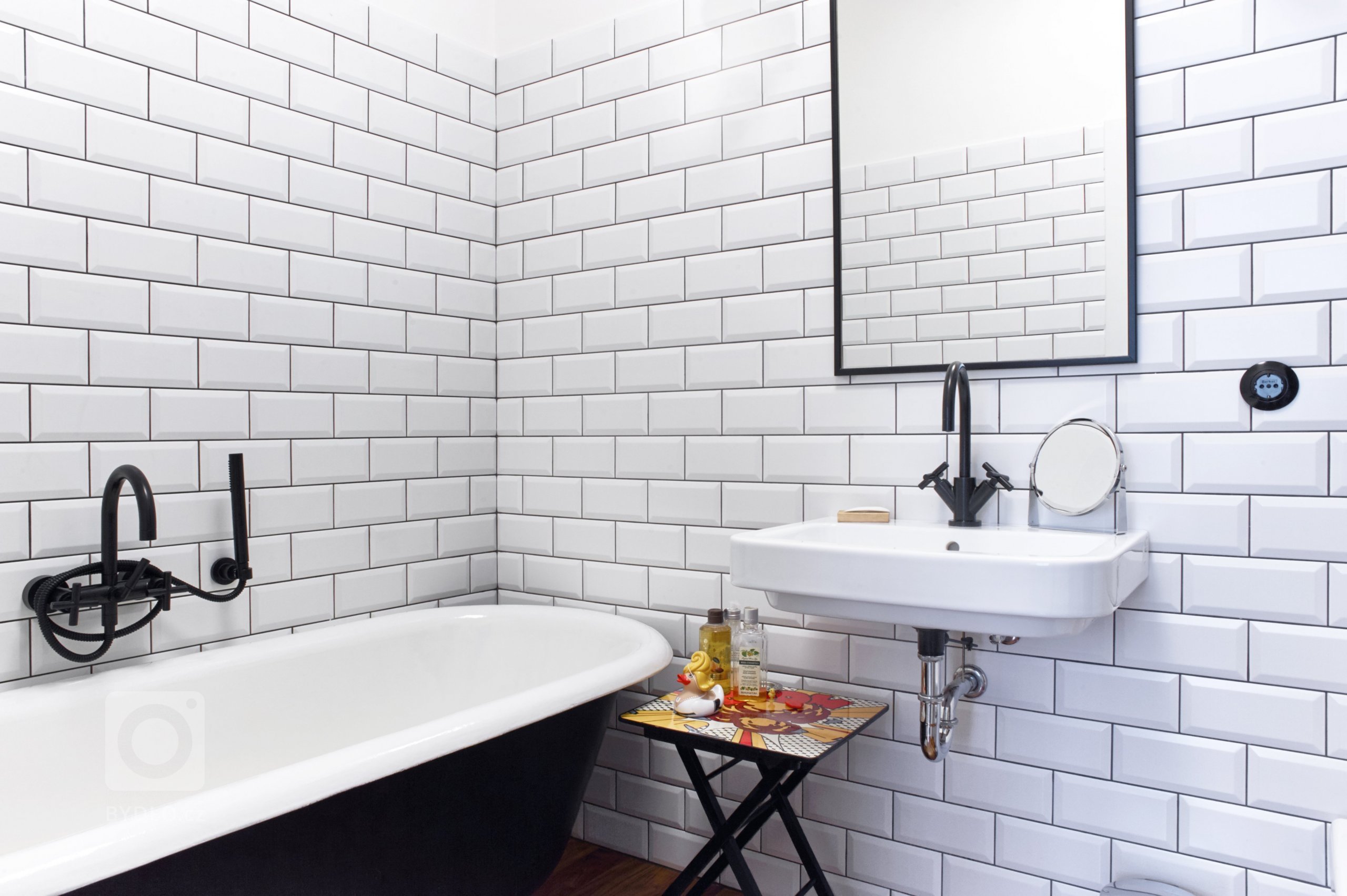 Byt se nachází v rezidenci Little Monastery, v objektu starého kláštera ze 17. století. Jeho současná dispozice je 4+kk. K dispozici jsou zde dvě koupelny,…