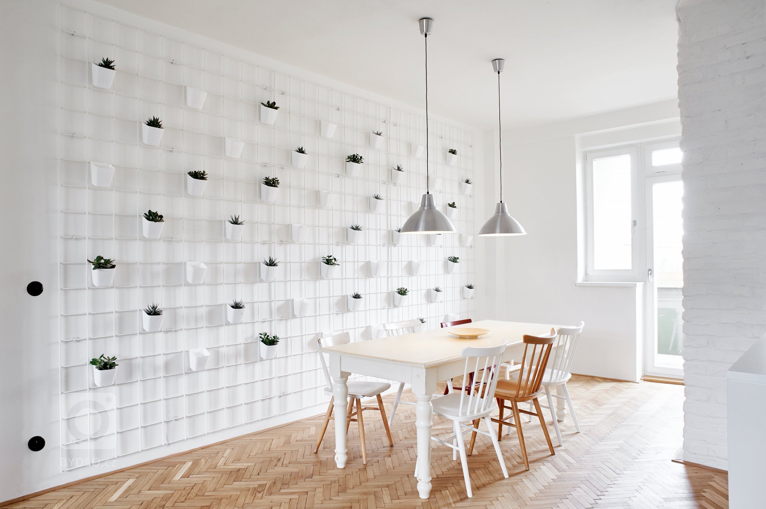 Původní dispozici bytu 5+1 jsme změnili na 4+KK. Kuchyni jsme propojili s jídelnou a obývacím pokojem. Zcela jsme změnili dispozici jádra, které je umístěno ve…