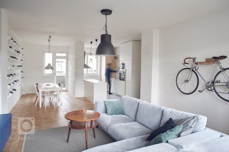 add picture to album