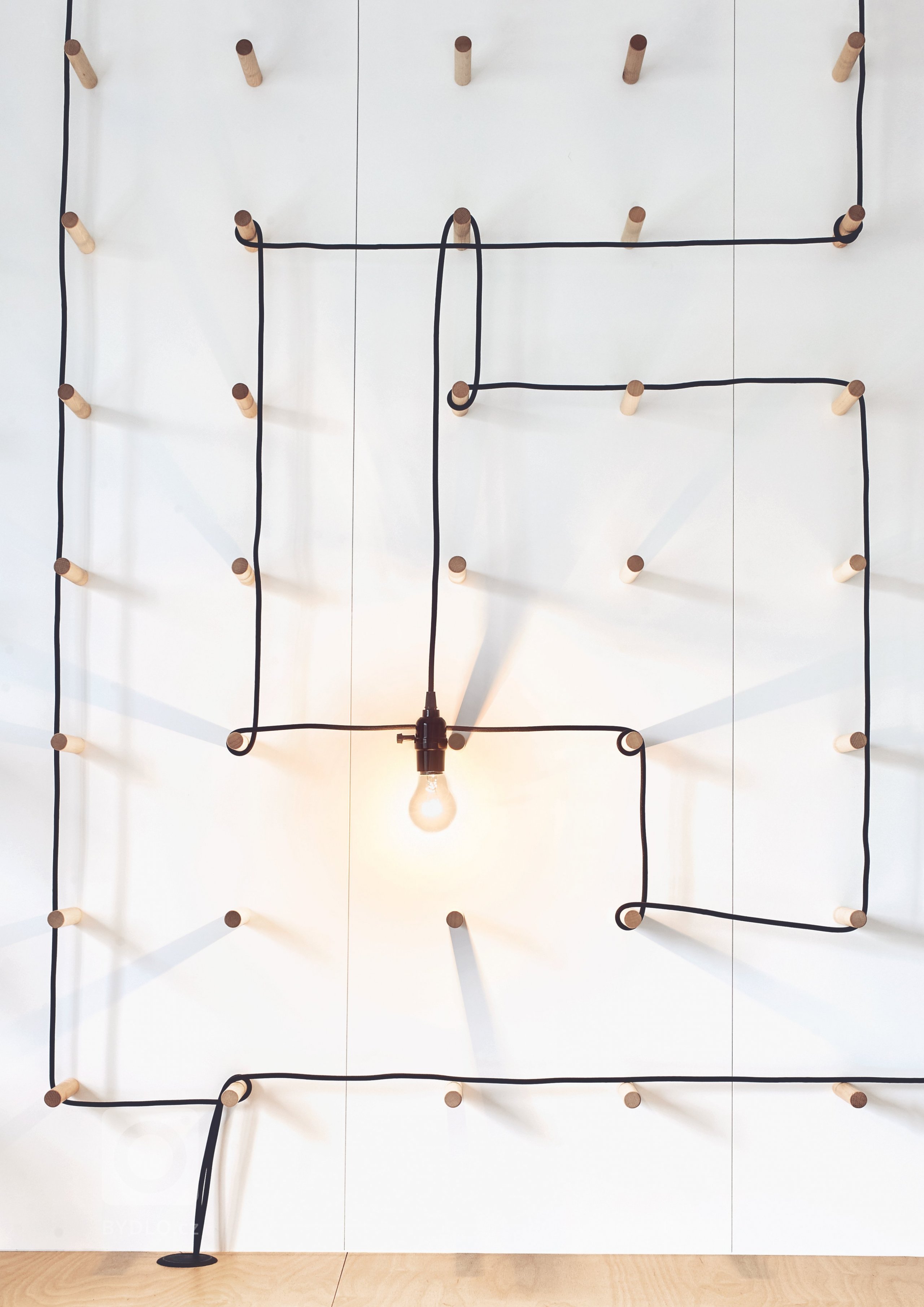 Původní dispozici bytu 5+1 jsme změnili na 4+KK. Kuchyni jsme propojili s jídelnou a obývacím pokojem. Zcela jsme změnili dispozici jádra, které je umístěno ve…