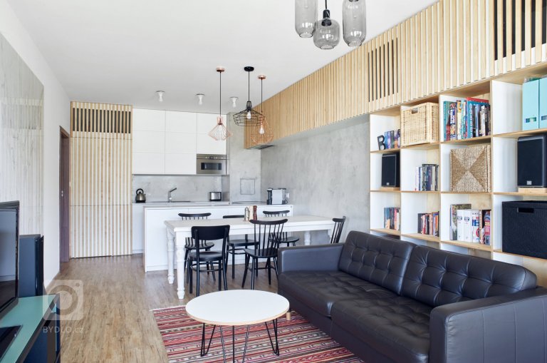 add picture to album