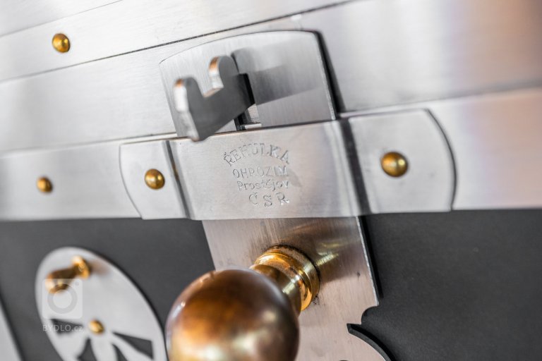 add picture to album