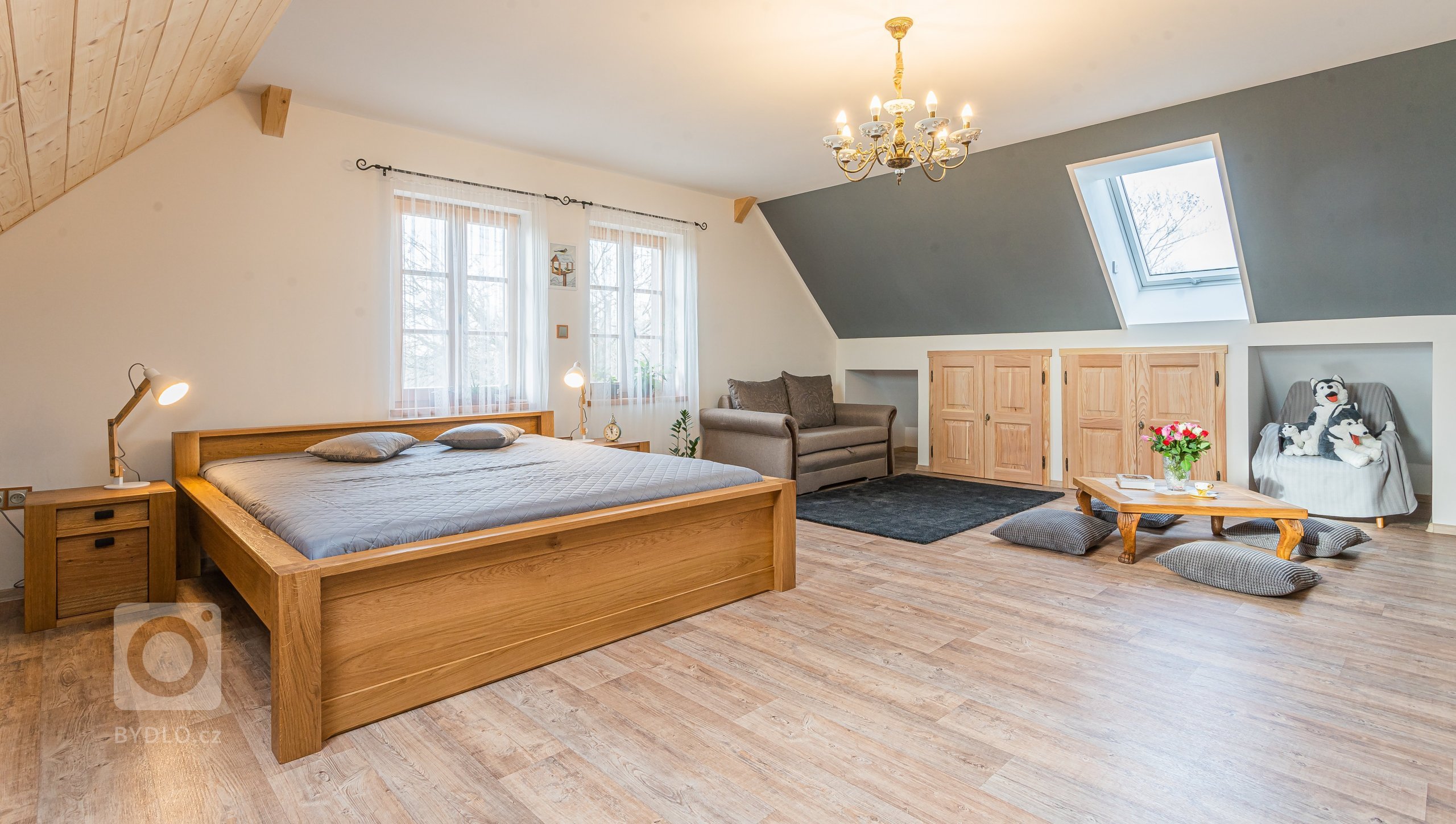 Nachází se pod posvátným místem Keltů - vrchem Kozákov. Je postavena dle tradičních postupů s maximálním ohledem na životní prostředí, moderní trendy a pohodu.…