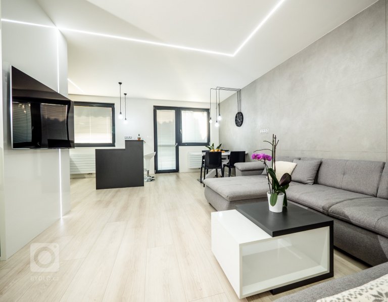 add picture to album