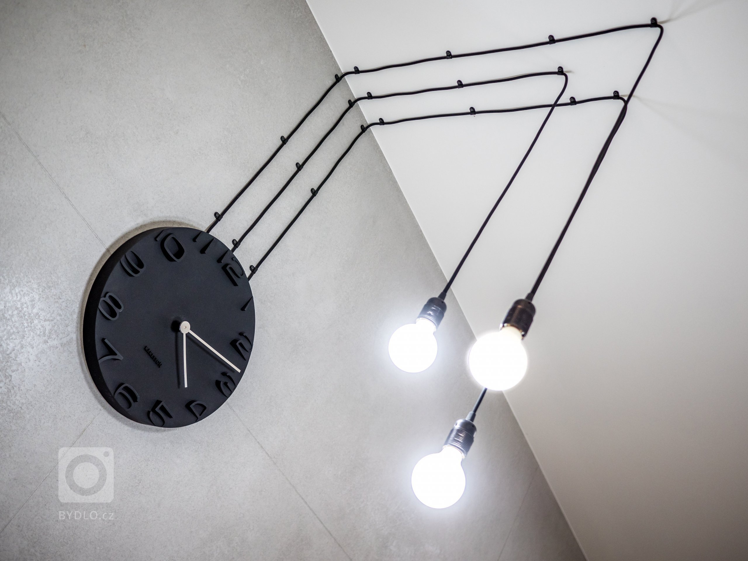 Rekonstrukce bytu v Brně - Masarykově čtvrti. Kompletní přerod zdevastovaného bytu ve stylu westernového statku na moderní pánský interier.
