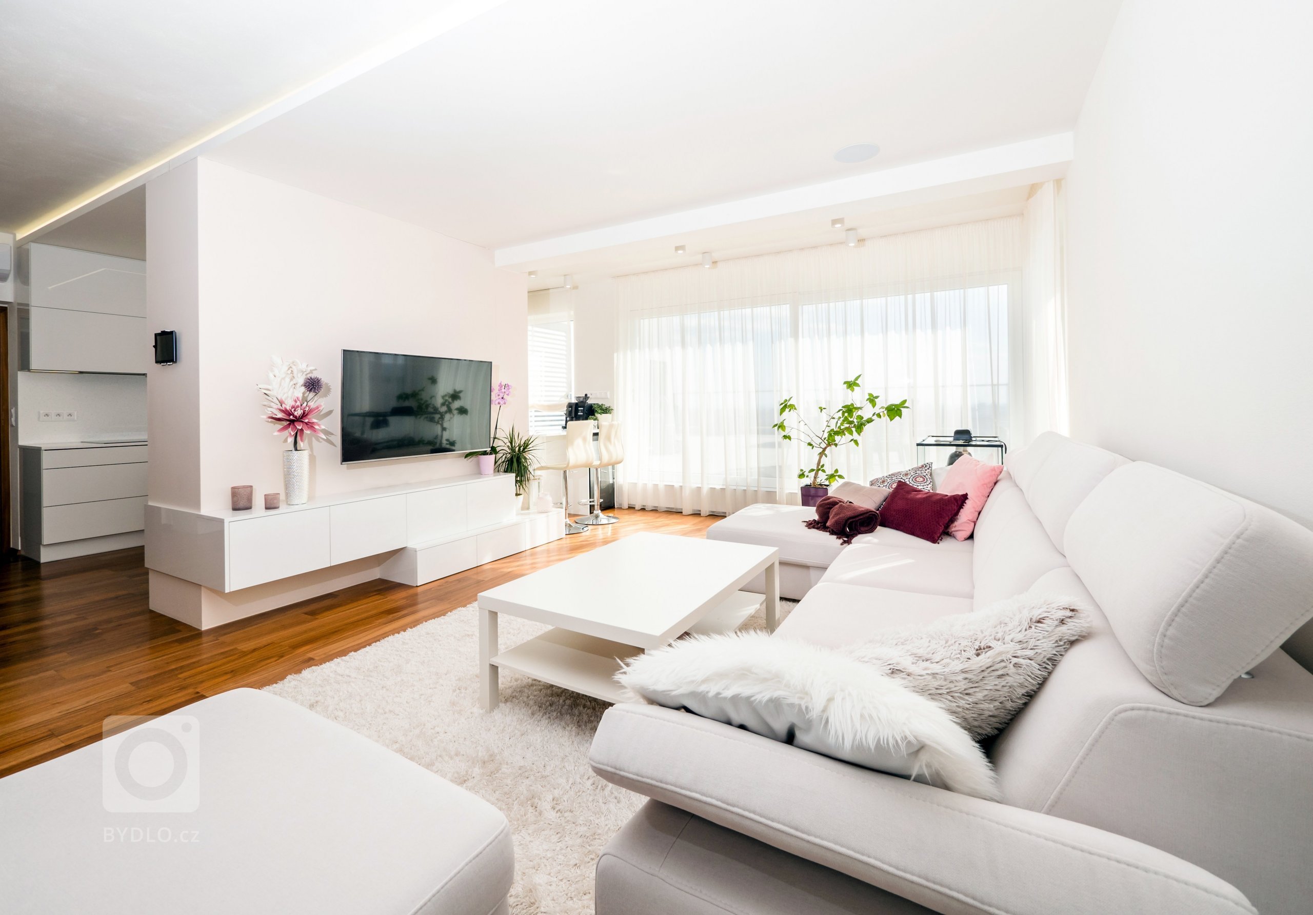 &nbsp;

Tento projekt je snad jedna z našich nejdelších realizací interieru. Začal už v dubnu roku 2016 kdy nás oslovili klienti ve fázi rozhodování jestli…