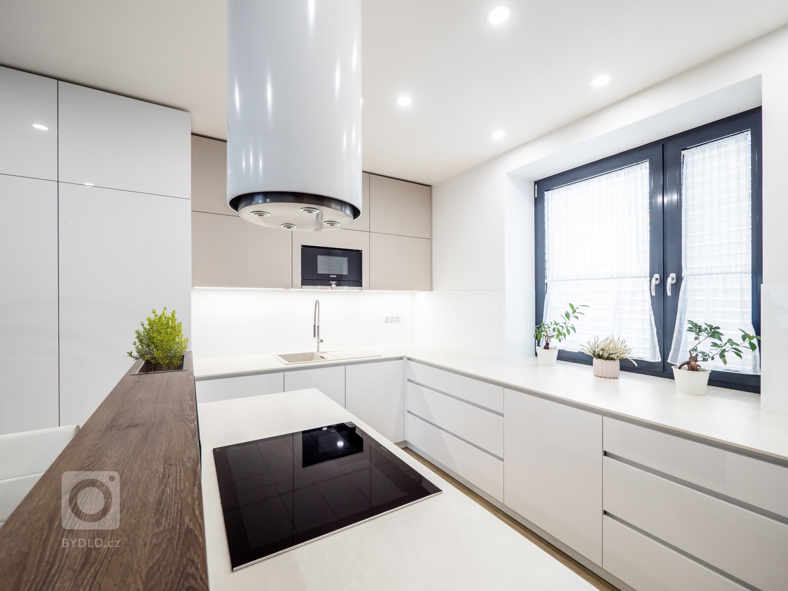 

Rodinný dům se nachází v&nbsp;příjemné části Brna se zástavbou rodinnými domy.

Objekt prošel kompletní rekonstrukcí od sklepa až po podkroví&hellip;…