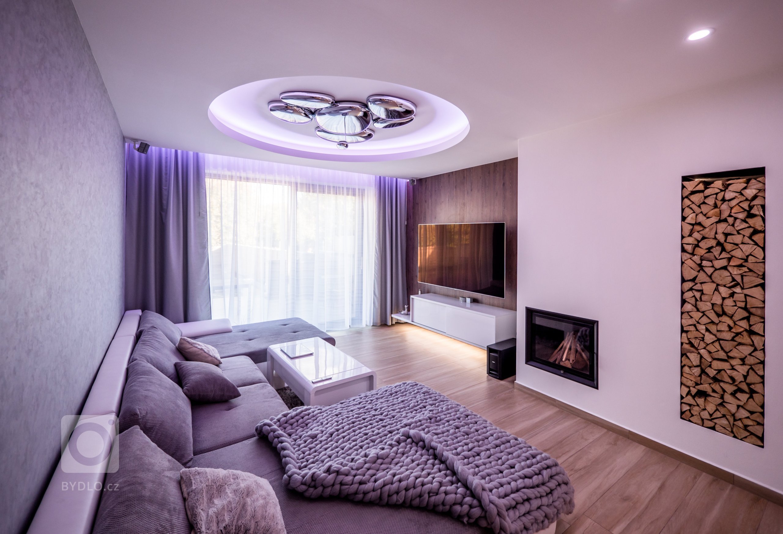 

Rodinný dům se nachází v&nbsp;příjemné části Brna se zástavbou rodinnými domy.

Objekt prošel kompletní rekonstrukcí od sklepa až po podkroví&hellip;…