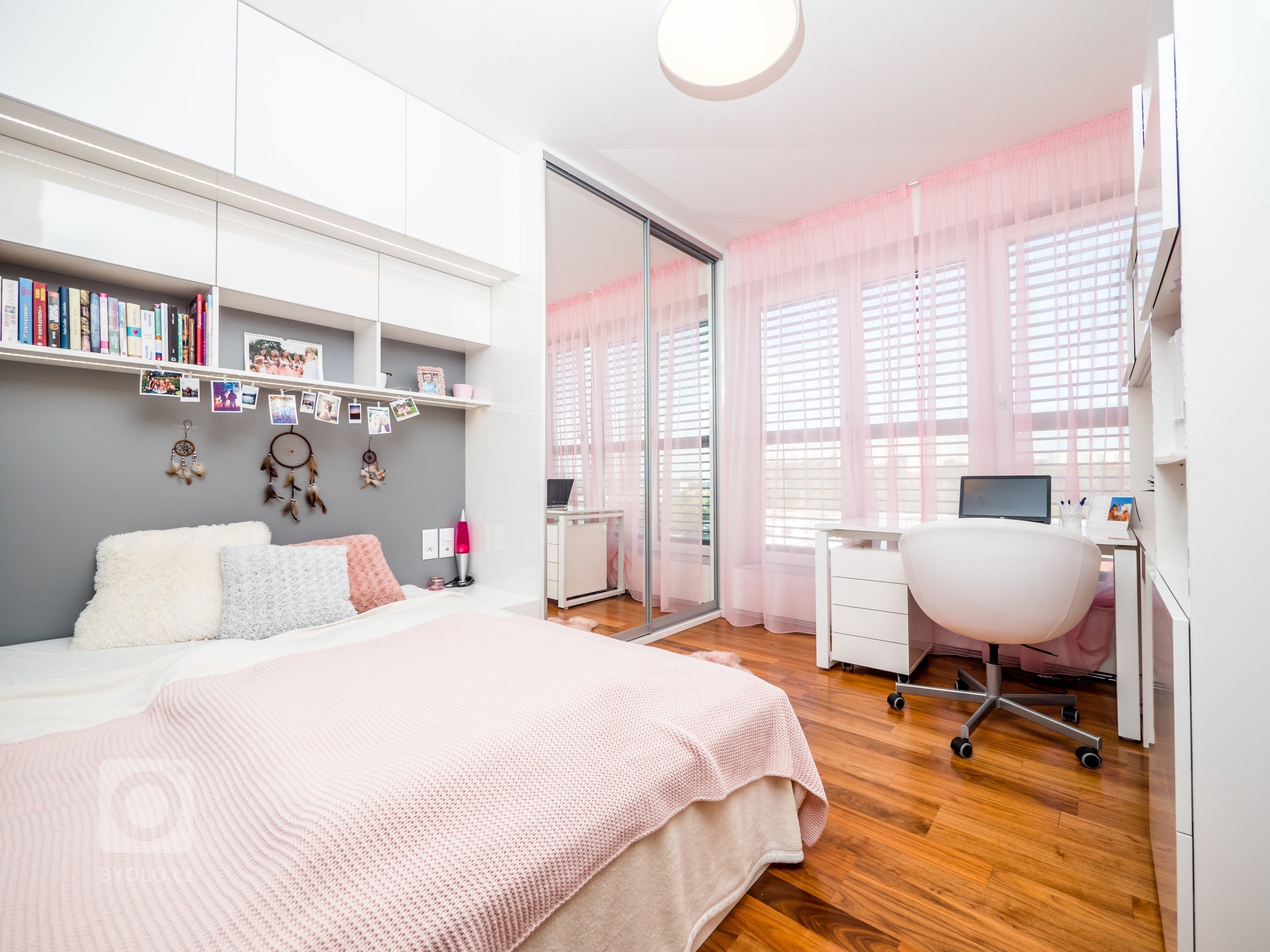 &nbsp;

Tento projekt je snad jedna z našich nejdelších realizací interieru. Začal už v dubnu roku 2016 kdy nás oslovili klienti ve fázi rozhodování jestli…