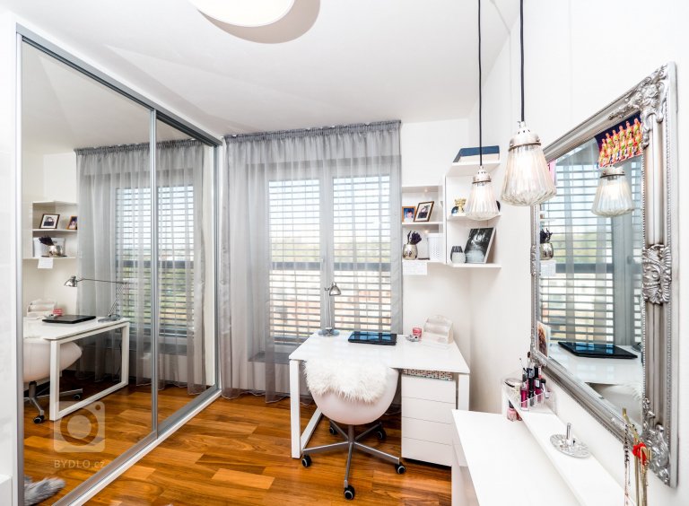 add picture to album