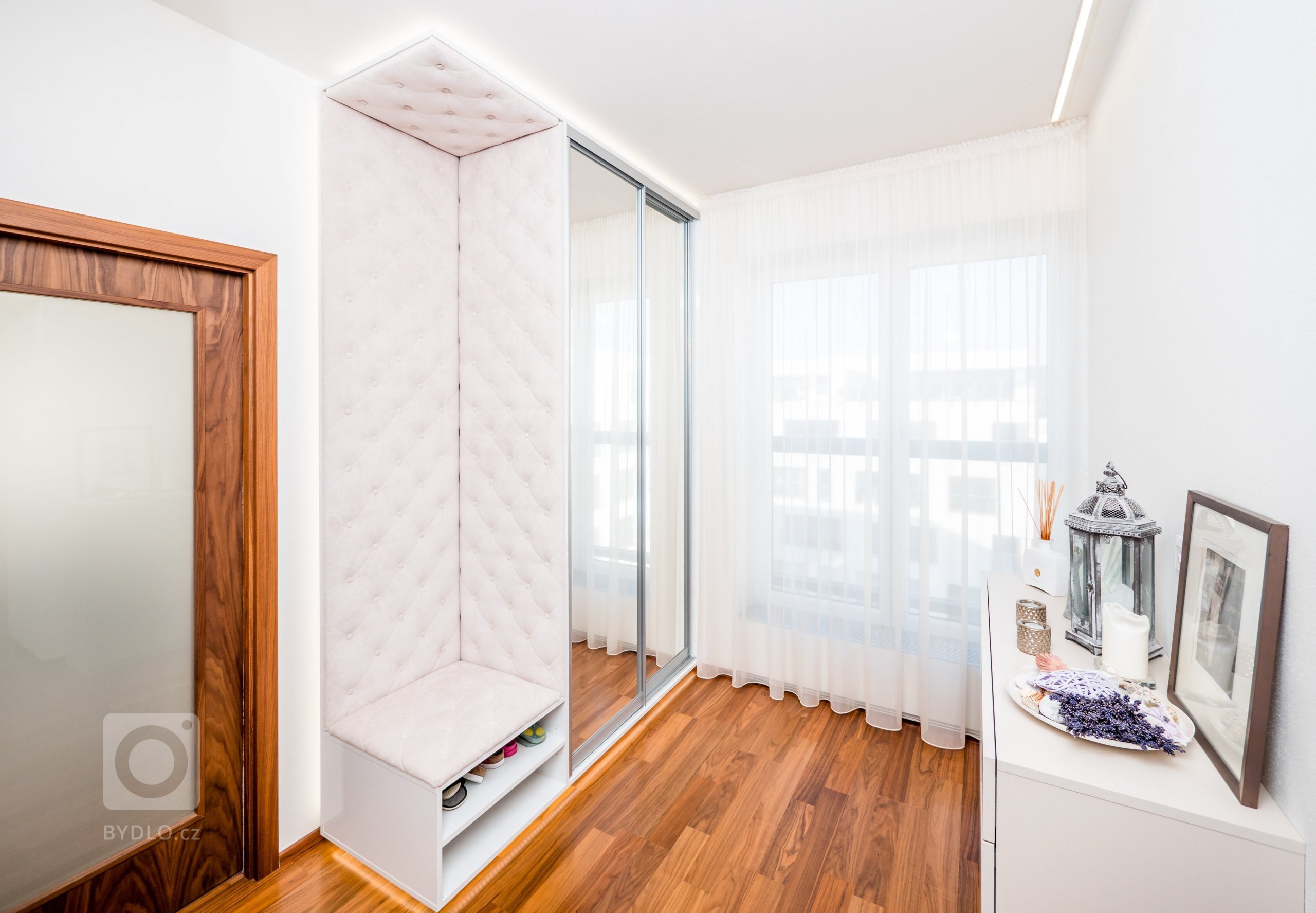 &nbsp;

Tento projekt je snad jedna z našich nejdelších realizací interieru. Začal už v dubnu roku 2016 kdy nás oslovili klienti ve fázi rozhodování jestli…