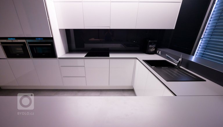 add picture to album