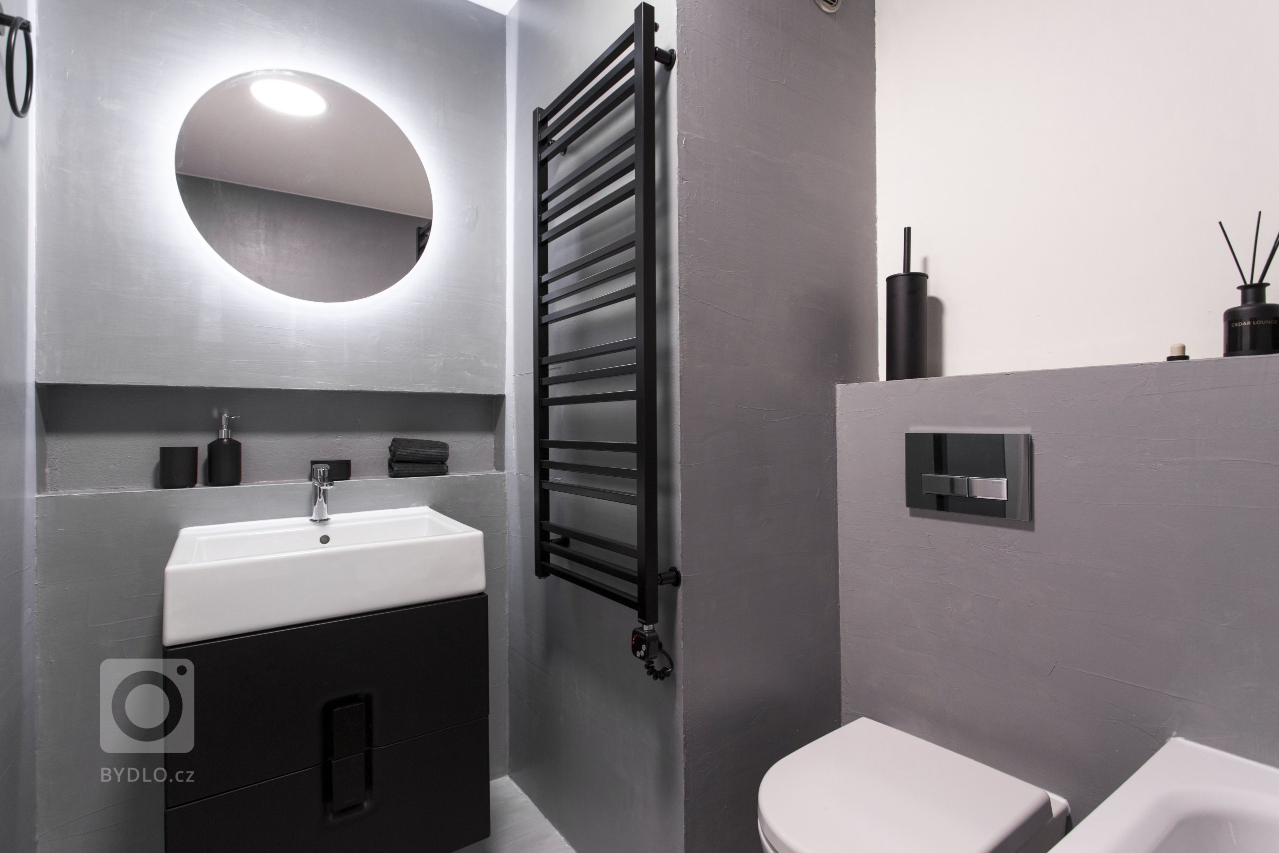 Epoxidová&nbsp;stěrka byla zakomponována do celého interiéru bytu, kde vytvořila čistý a minimalistický vzhled. Majitelé si vybrali toto provedení mimo jiné z…