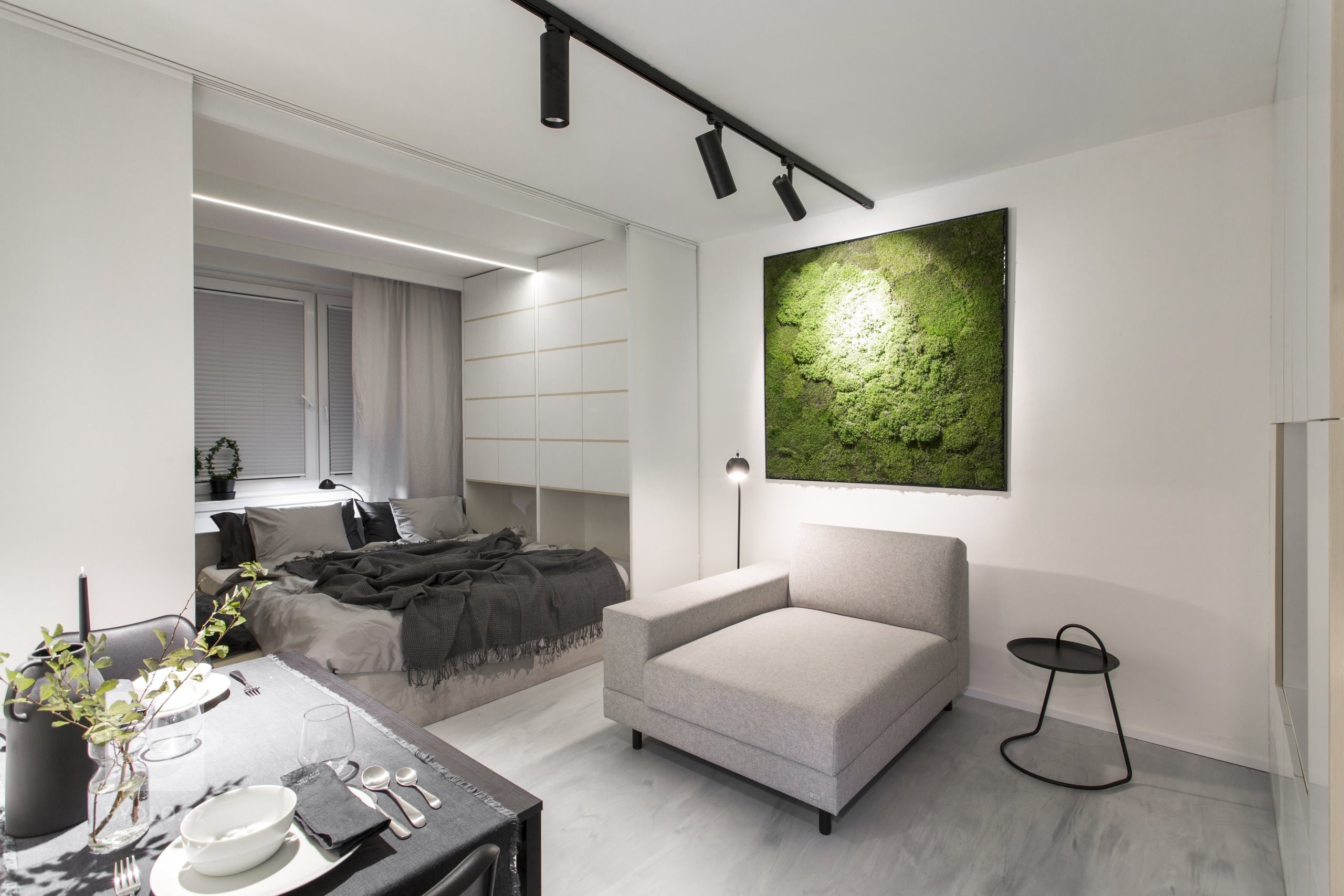 Epoxidová&nbsp;stěrka byla zakomponována do celého interiéru bytu, kde vytvořila čistý a minimalistický vzhled. Majitelé si vybrali toto provedení mimo jiné z…