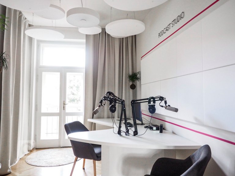 add picture to album