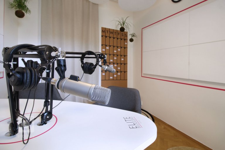 add picture to album