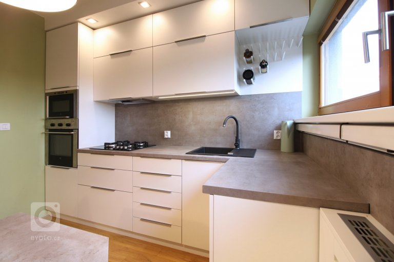 add picture to album