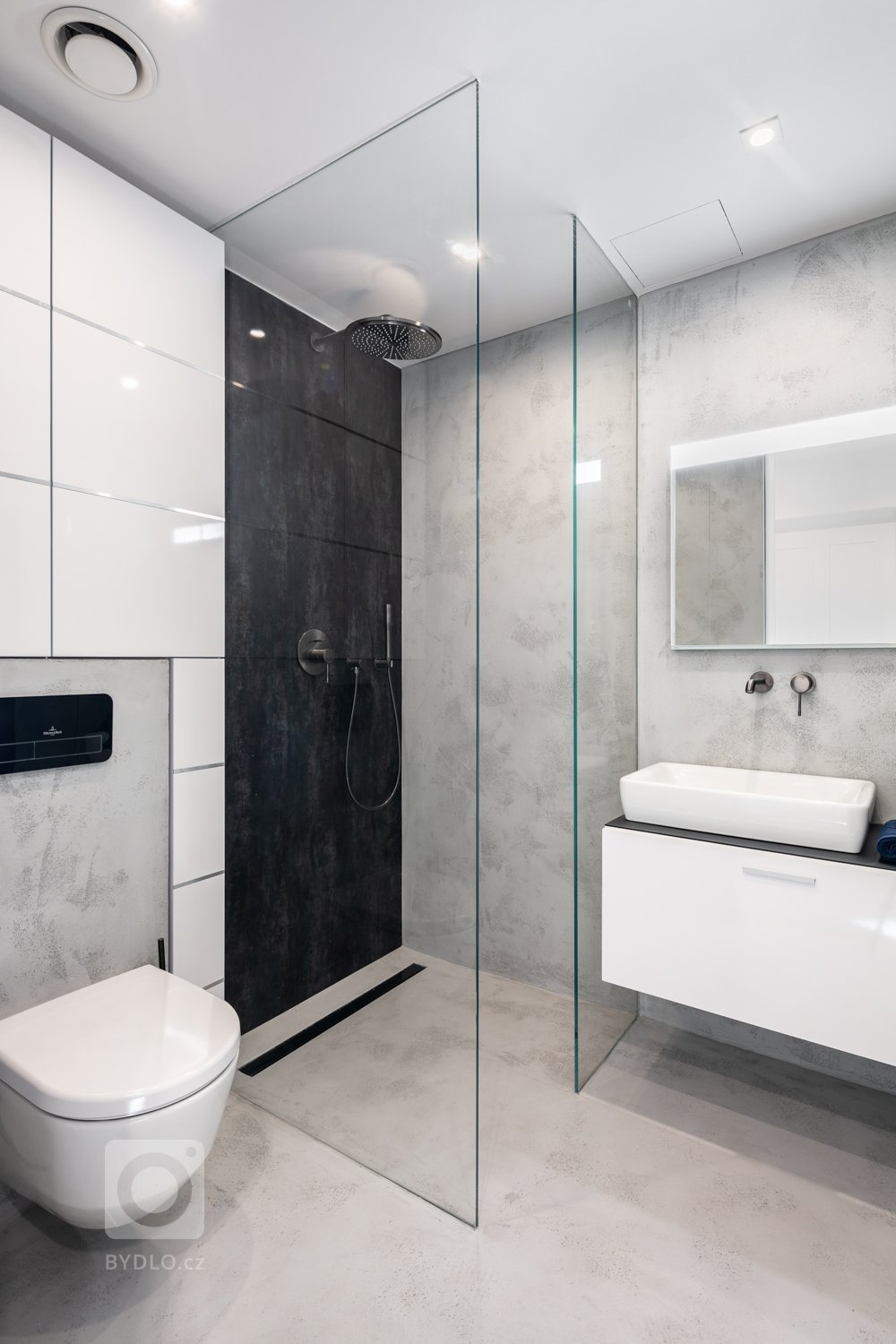 Původně jako investiční byt na krátkodobý pronájem, časem změněno díky zásadní změně v klientově životě na jeho kancelář &quot;koučovací ateliér&quot;.…