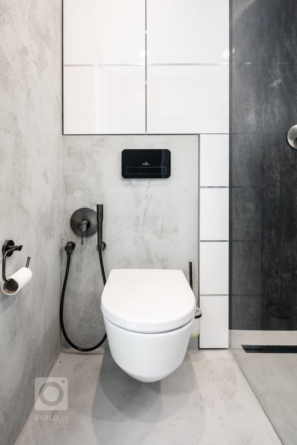 Původně jako investiční byt na krátkodobý pronájem, časem změněno díky zásadní změně v klientově životě na jeho kancelář &quot;koučovací ateliér&quot;.…