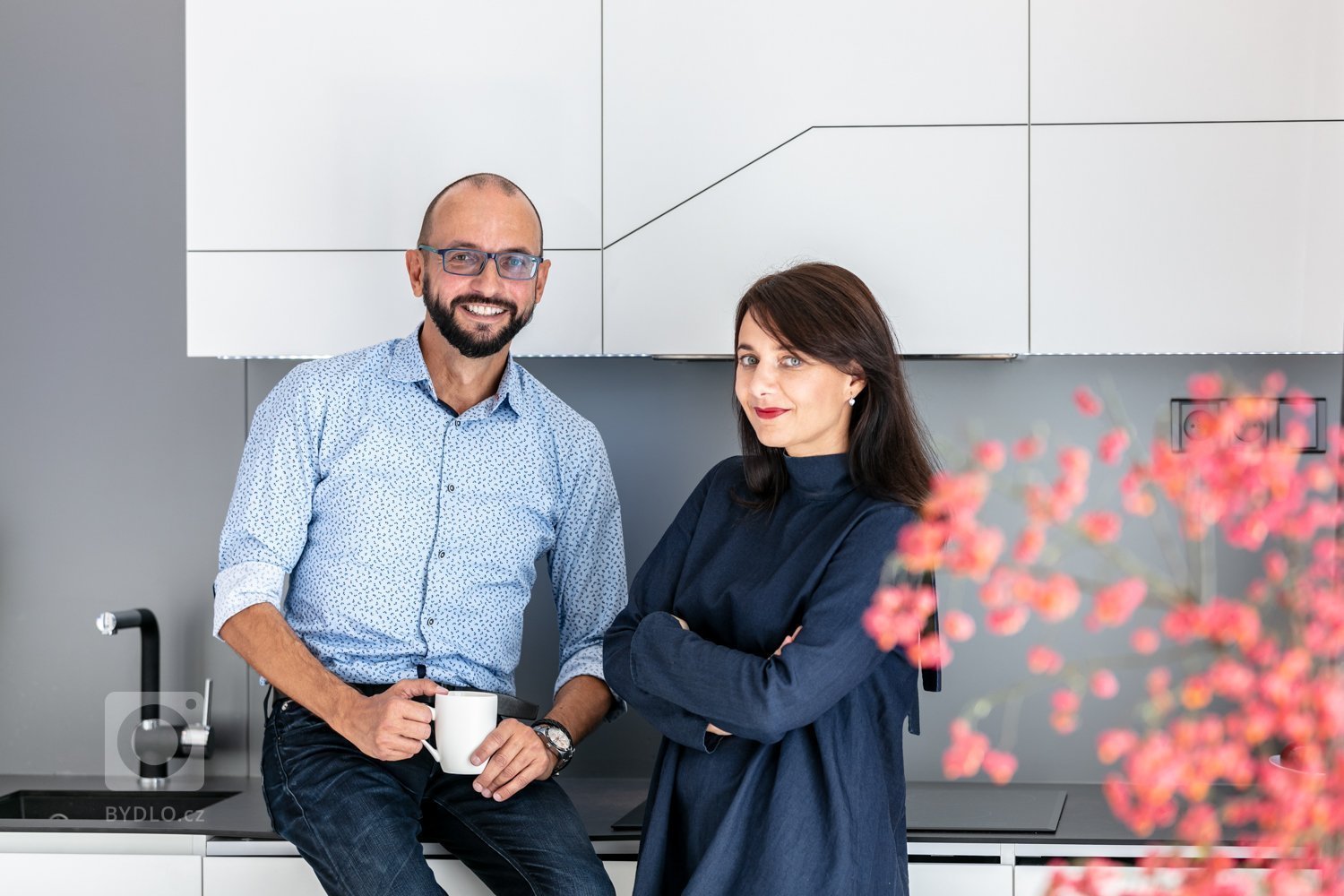 Původně jako investiční byt na krátkodobý pronájem, časem změněno díky zásadní změně v klientově životě na jeho kancelář &quot;koučovací ateliér&quot;.…