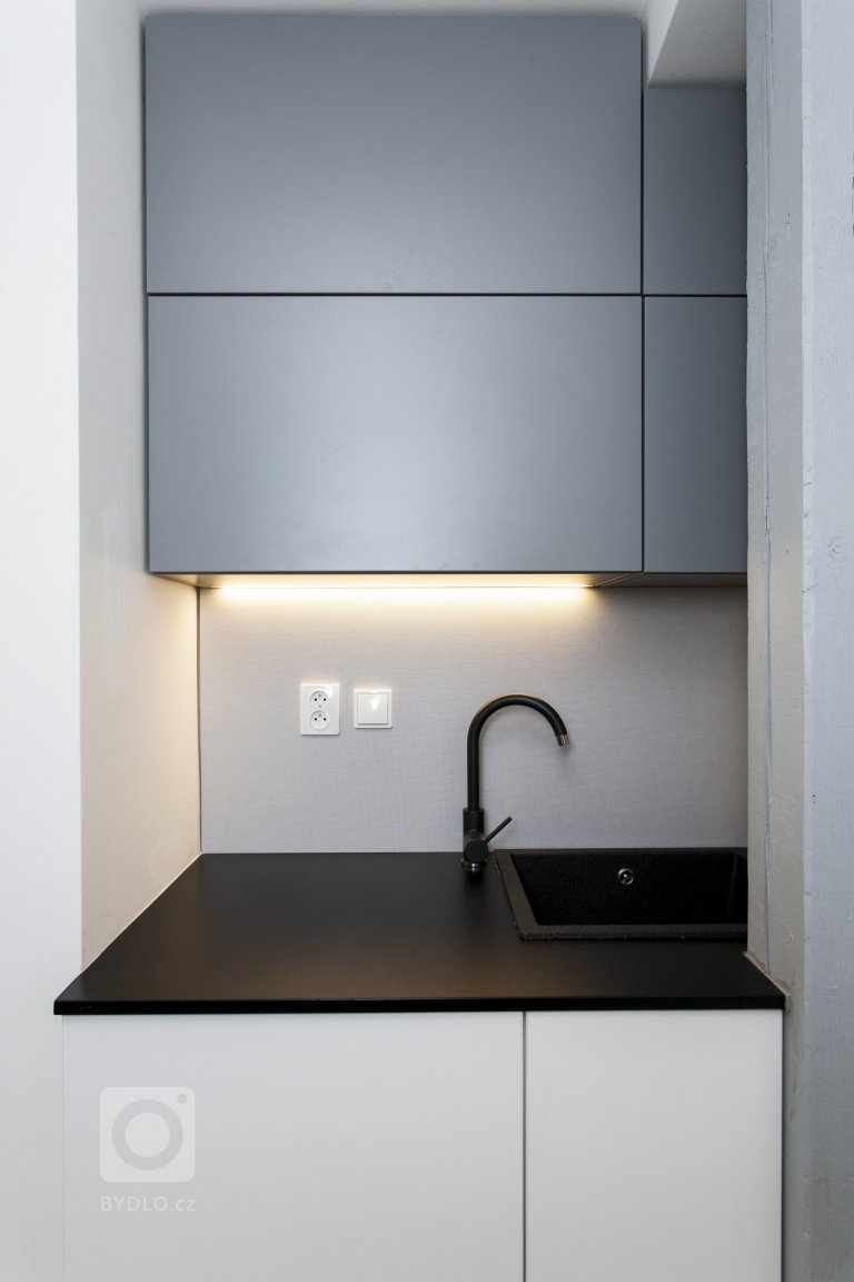 add picture to album