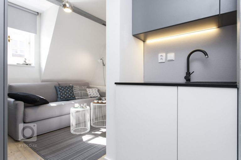 add picture to album