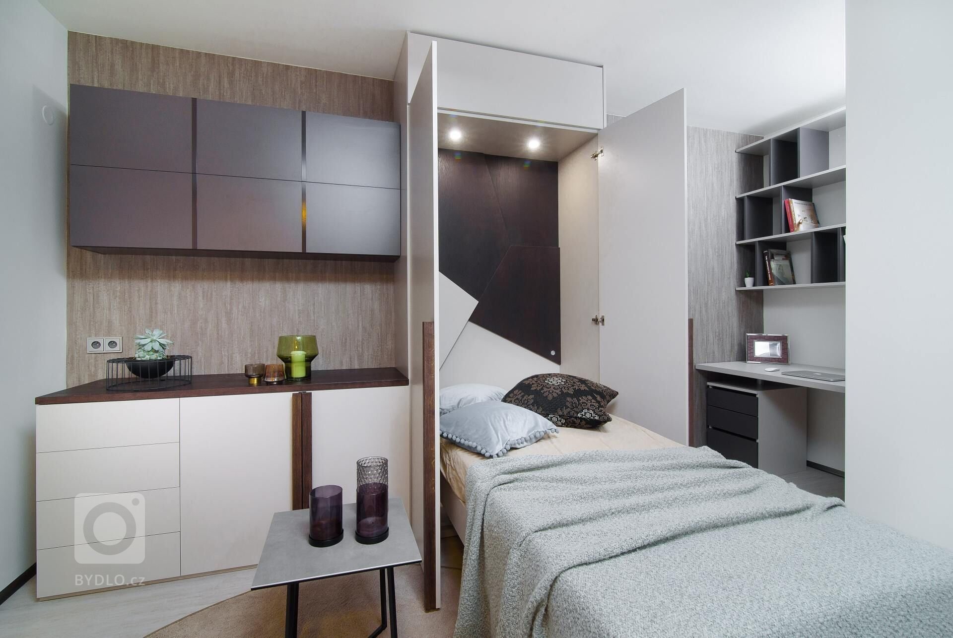 &quot;Chci byt, co bude sloužit mně a ne já jemu&quot; &nbsp;bylo zadání od klientky, paní profesorky matematiky. Byt o velikosti 24 metrů čtverečních byl…