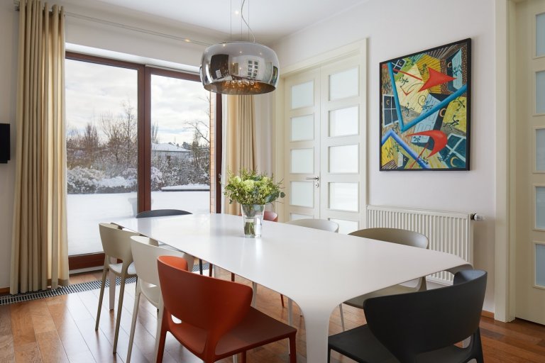 Nafocení realizace interieru obývacího pokoje a jídelny&nbsp;v rodinném domě. Velkorysý prostor zařízený s citem a dokonale barevně sladěný. Návrh a realizace…