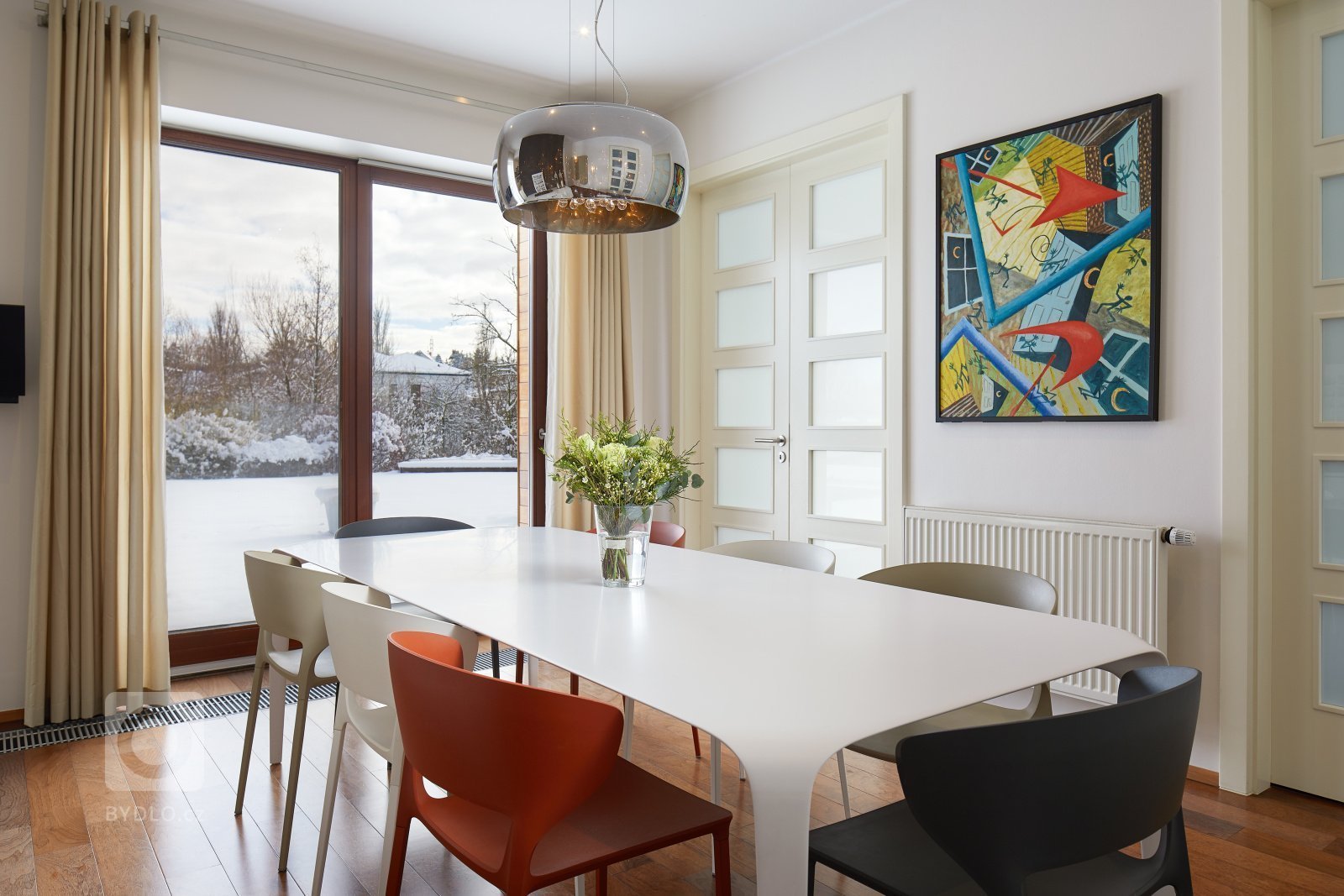 Nafocení realizace interieru obývacího pokoje a jídelny&nbsp;v rodinném domě. Velkorysý prostor zařízený s citem a dokonale barevně sladěný. Návrh a realizace…