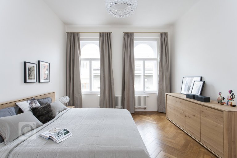 add picture to album