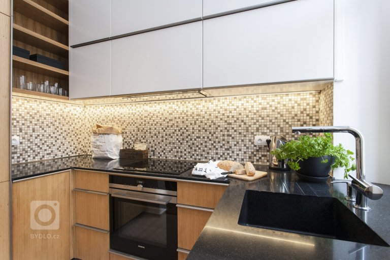 add picture to album