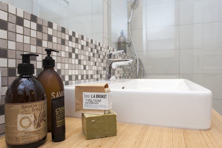 add picture to album