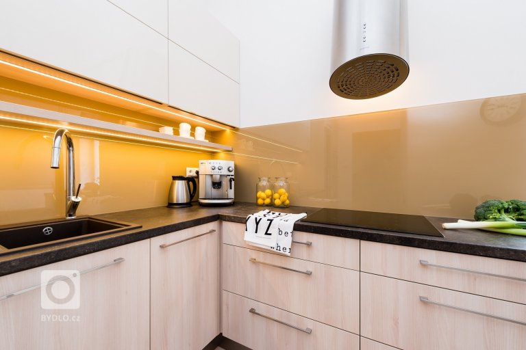 add picture to album