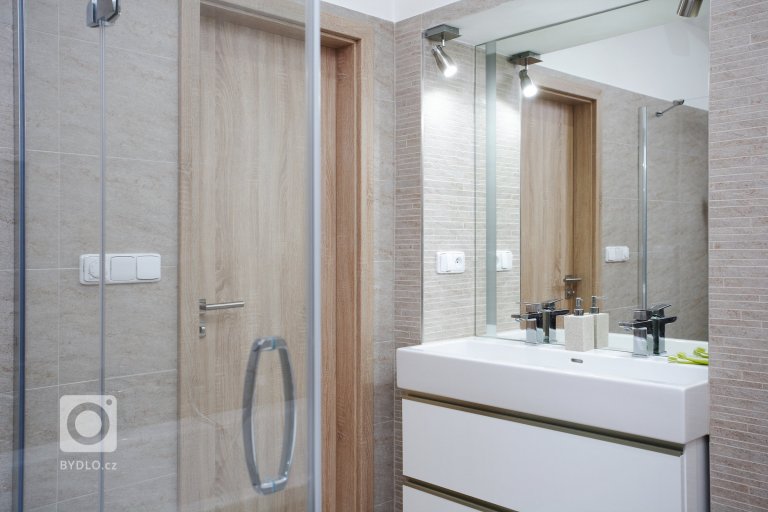 add picture to album