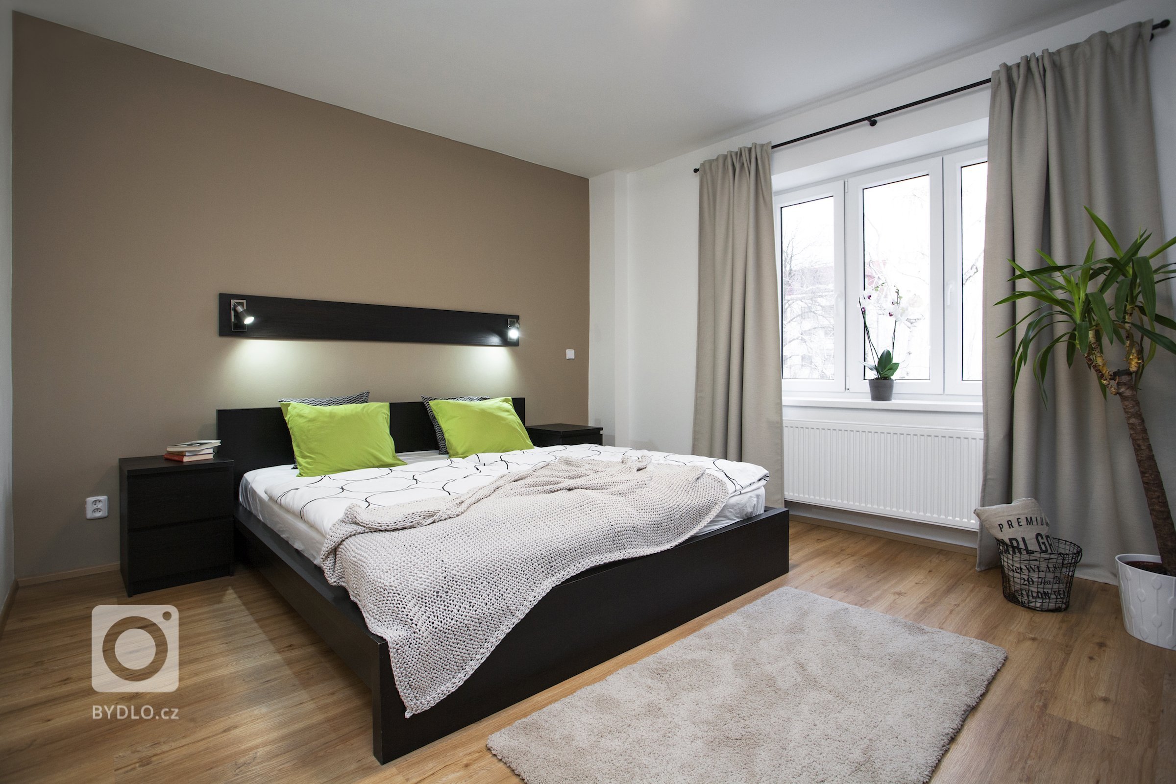 Snažili jsme se byt prosčistit od zbytečných příček, vnést do něj světlo a lehkost, sjednotit interiér. Nejvíce mě potěšilo, že klienti akceptovali zachování…