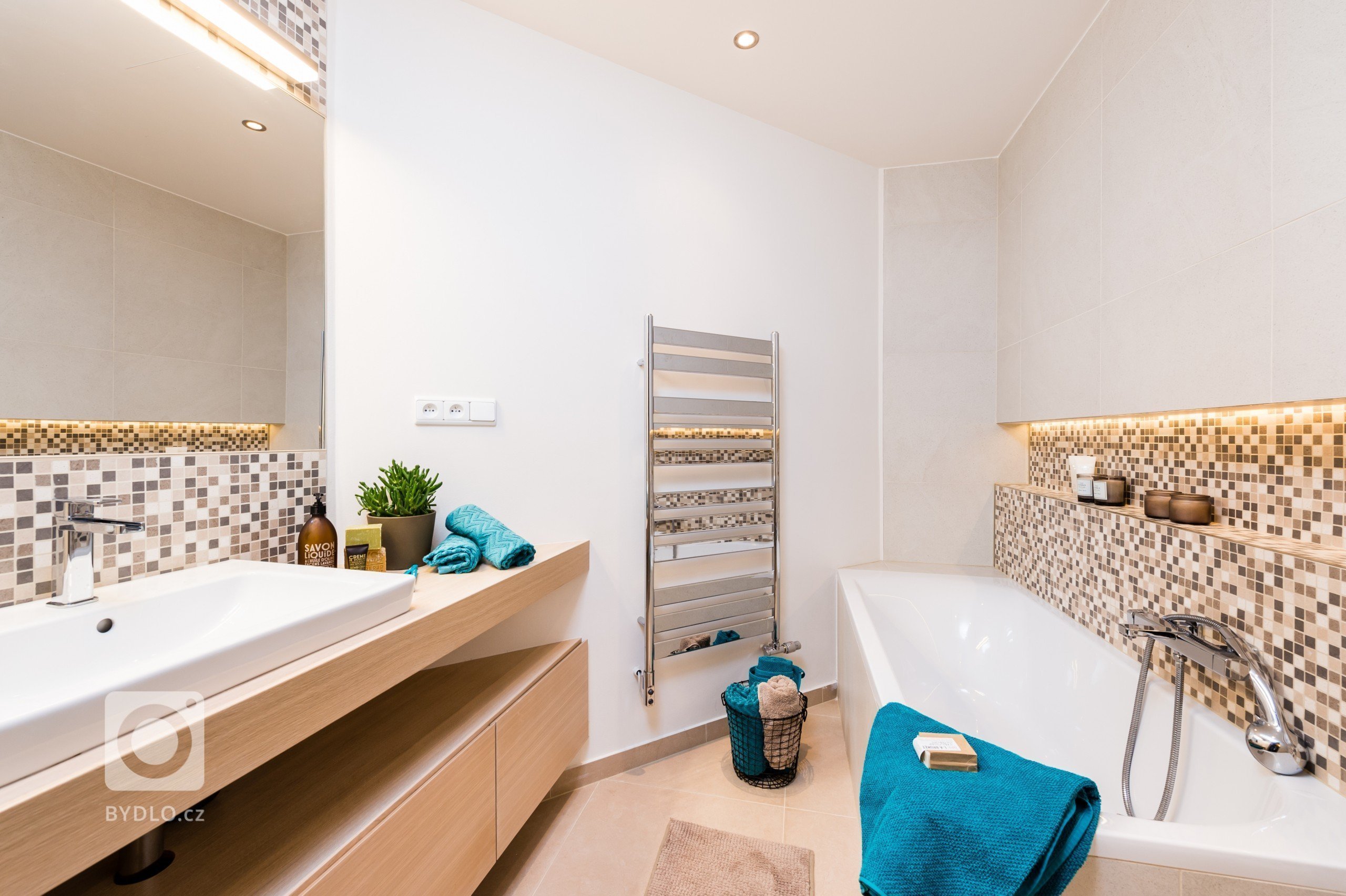 Návrh a realizace koupelny, kuchyně a zádveří v činžovním bytě na pražském Žižkově
