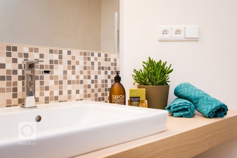 add picture to album