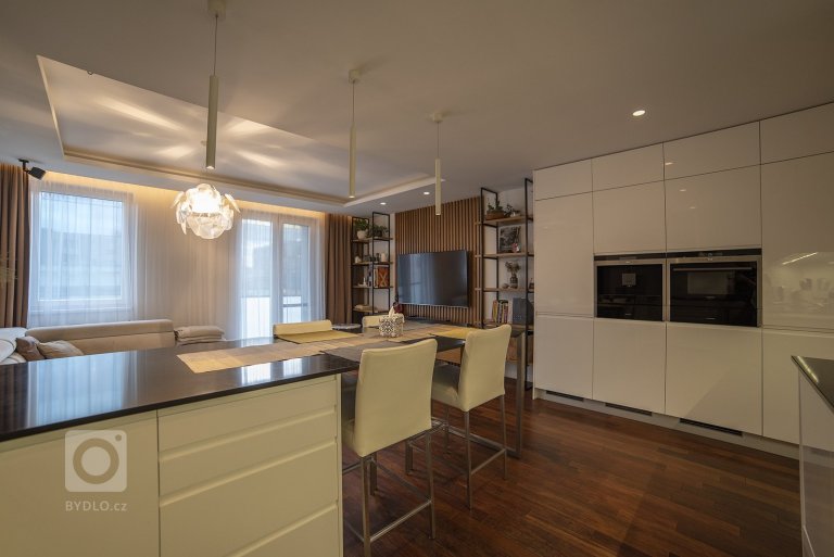 add picture to album