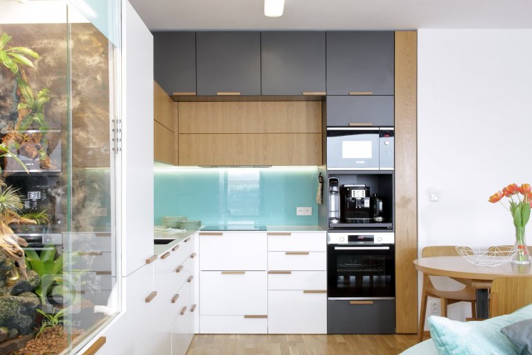 add picture to album