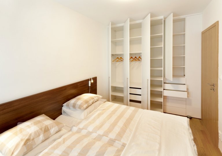 add picture to album