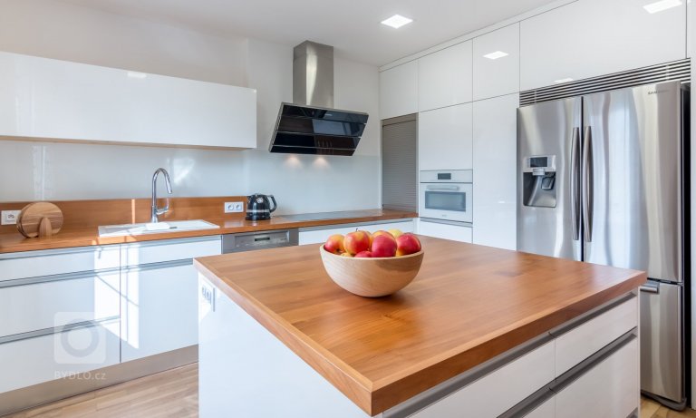 add picture to album