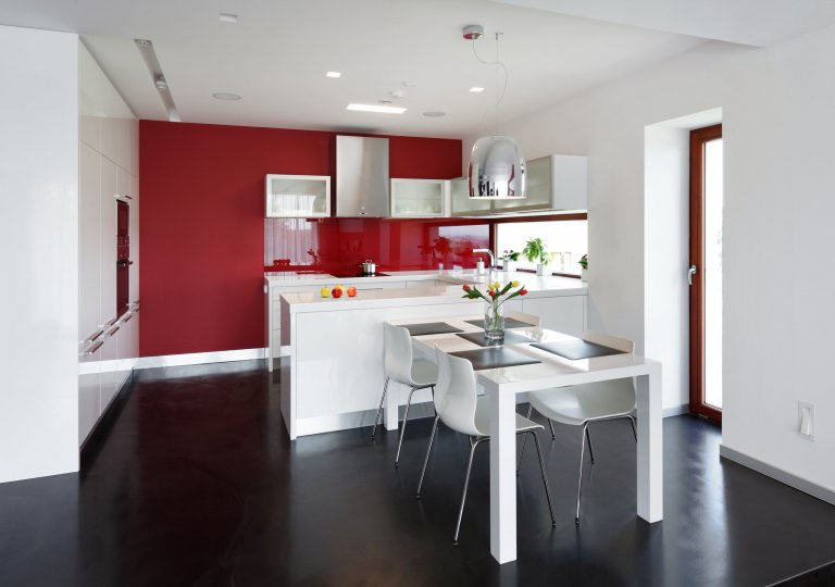 Představujeme vám kuchyni pečlivě navrženou tak, aby krásně zapadla do interiéru a maximálně využila prostor, který byl k dispozici. Veškeré povrchy jsou…