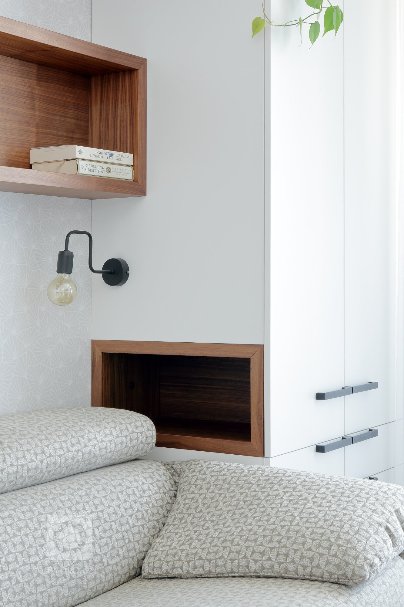 Každý si při práci potřebuje trochu odpočinout! Tady je ideální příklad toho, jak spojit příjemné s užitečným a zařídit si pracovnu s dostatkem prostoru i pro…