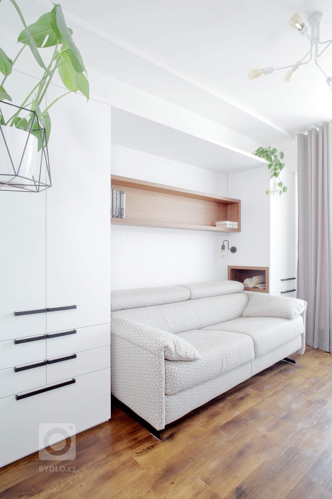 Každý si při práci potřebuje trochu odpočinout! Tady je ideální příklad toho, jak spojit příjemné s užitečným a zařídit si pracovnu s dostatkem prostoru i pro…