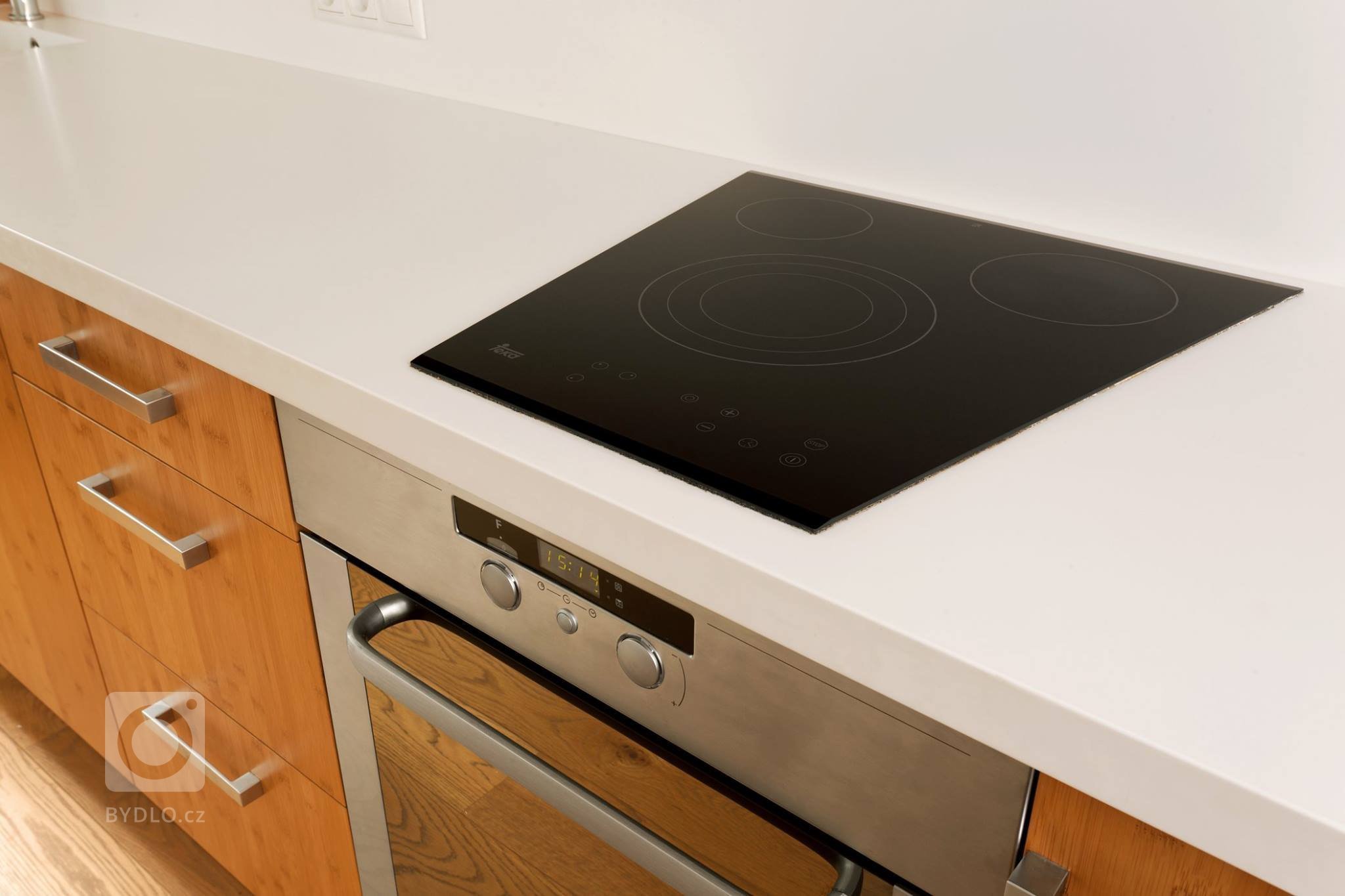 V kuchyni, která je situovaná prakticky do slepé uličky, se osvědčilo staré dobré rčení &ndash; že v&nbsp;jednoduchosti je síla! Bylo třeba využít všechen…