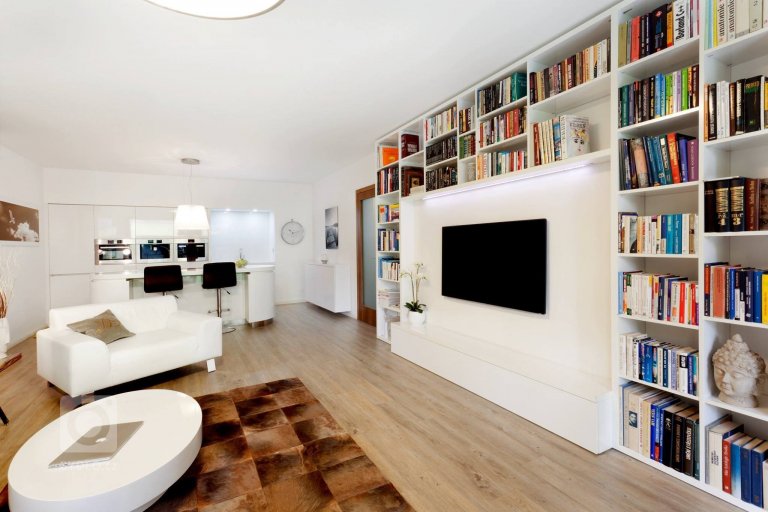 add picture to album